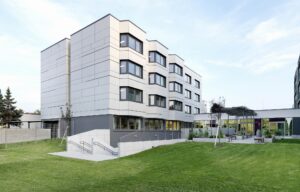 Außenansicht des Schulwohnhauses (hofseitig)